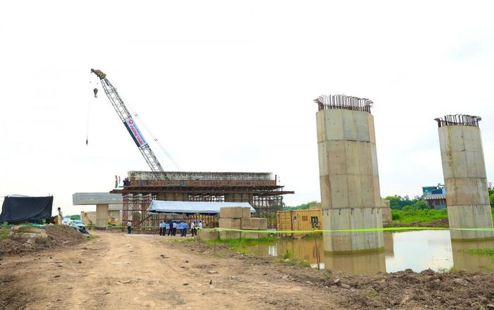 Công trường thi công Dự án xây dựng tuyến đường kết nối đường Pháp Vân - Cầu Giẽ với đường Vành đai 3. Ảnh: Hanoi.gov.
