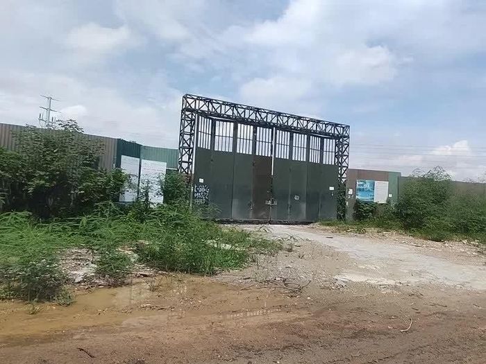 Dự án Văn phòng giao dịch và giới thiệu sản phẩm Vạn Xuân nằm trên đường 70, phường Xuân Phương.