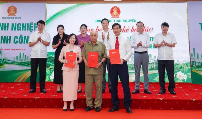 Các doanh nghiệp, chi nhánh Ngân hàng ký kết Biên bản ghi nhớ tài trợ vốn tín dụng cho dự án nhà ở xã hội (Ảnh: Báo và Phát thanh, Truyền hình Thái Nguyên)