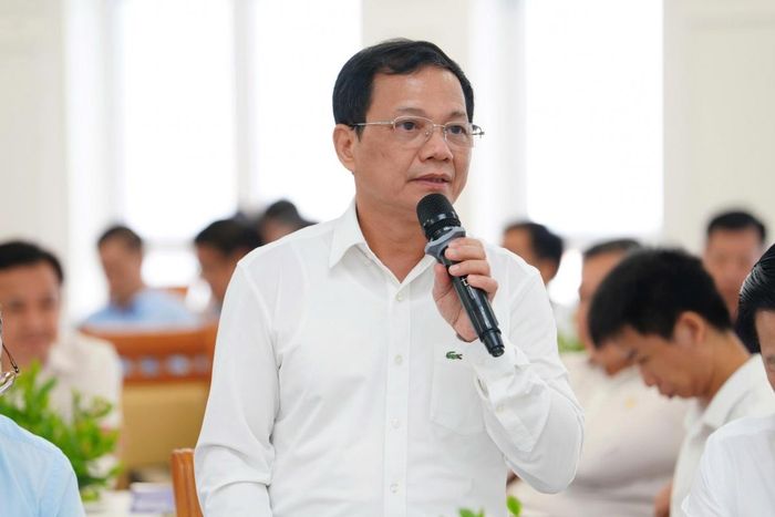 Đồng chí Lê Quang Huy - Giám đốc Ngân hàng Nhà nước Khu vực 5 phát biểu trao đổi, trả lời ý kiến của các doanh nghiệp tại Chương trình (Ảnh: Báo và Phát thanh, Truyền hình Thái Nguyên)