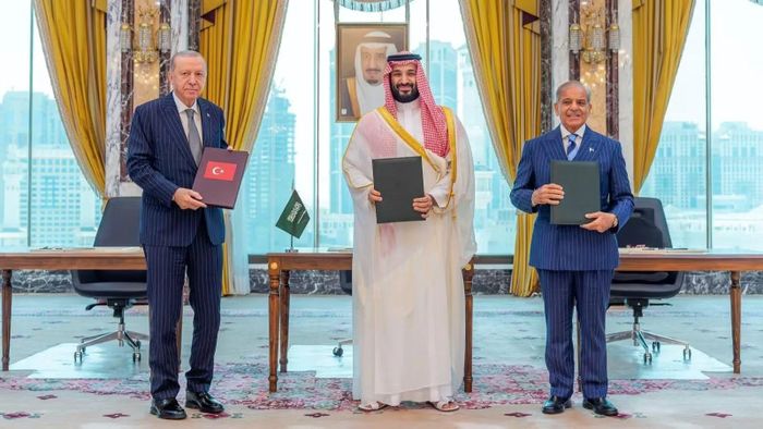 Lãnh đạo Thổ Nhĩ Kỳ, Arab Saudi và Pakistan ký kết Hiệp định Răn đe chung Mecca. Ảnh Saudi Press Agency.