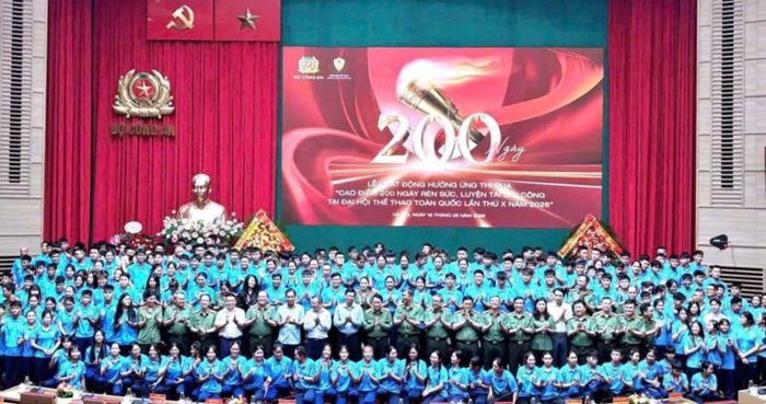 Các vận động viên thuộc Trung tâm huấn luyện và thi đấu thể thao Bộ Công an tại Lễ phát động: “Cao điểm 200 rèn sức, luyện tài lập công tại Đại hội thể thao toàn quốc lần thứ X”.