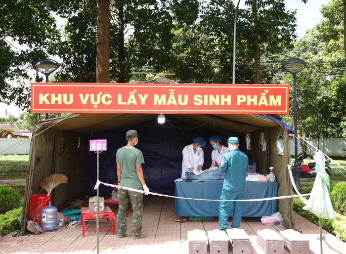 Việc lấy mẫu ADN được thực hiện nghiêm ngặt, đúng quy định.