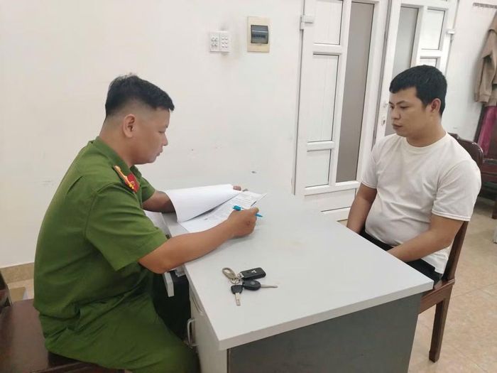 Phạm Đăng Minh Hải đến đầu thú tại Công an TP Huế.