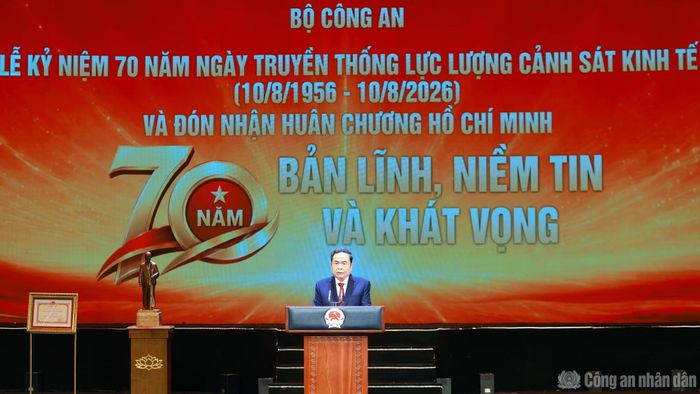 Chủ tịch Quốc hội Trần Thanh Mẫn chúc mừng, biểu dương những thành tích xuất sắc, đóng góp to lớn của lực lượng Cảnh sát kinh tế.