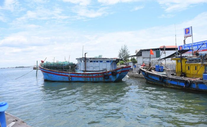 Tàu cá là phương tiện đánh bắt hải sản và là tài sản có giá trị kinh tế lớn do ngư dân tích cóp sau hàng trăm chuyến biển.