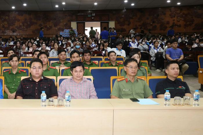 Các đại biểu dự hội thảo.