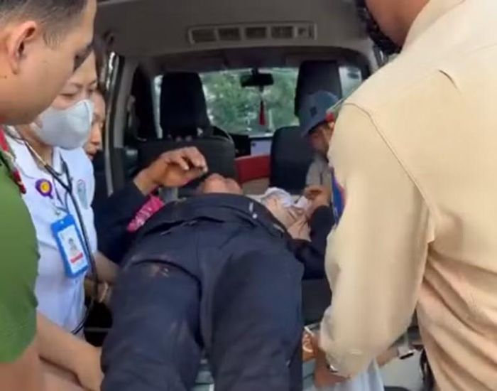 Nhiều người trong tình trạng nguy kịch được lực lượng CSGT Công an tỉnh Lâm Đồng kịp thời hỗ trợ đưa tới bệnh viện cấp cứu.