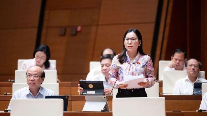 Đại biểu Lê Thị Ngọc Linh (Đoàn ĐBQH tỉnh Cà Mau) cho rằng cần có cơ chế linh hoạt khi lựa chọn nhà thầu dầu khí.