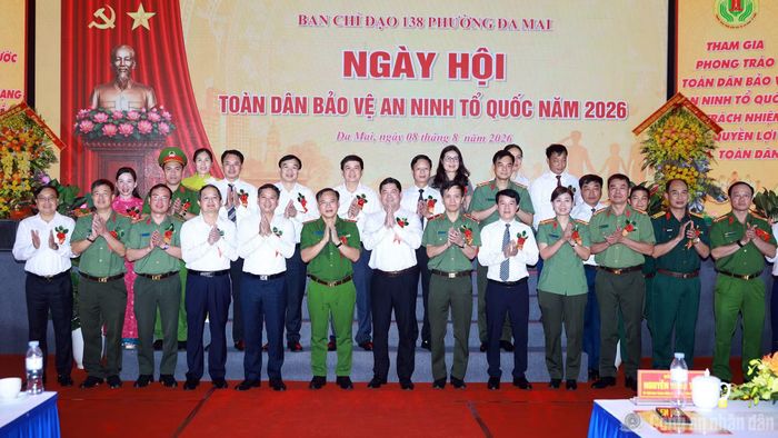 Thứ trưởng Nguyễn Văn Long và các đại biểu dự Ngày hội.