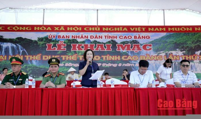 Đồng chí Hà Nhật Lệ, Tỉnh ủy viên, Phó Chủ tịch UBND tỉnh, Trưởng Ban Chỉ đạo Đại hội dự và chỉ đạo các nội dung tại Lễ tổng duyệt.