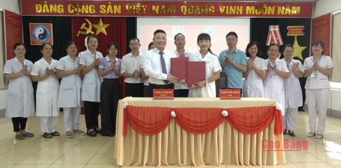 Bệnh viện Thể thao Việt Nam và Bệnh viện Y học cổ truyền tỉnh ký kết biên bản ghi nhớ hợp tác.