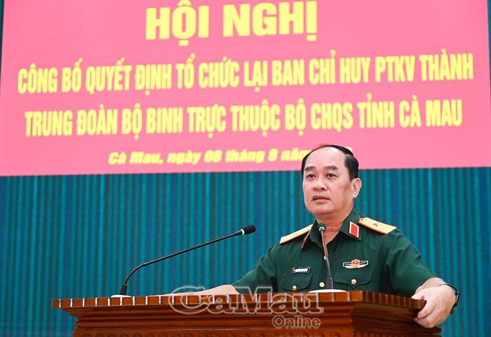 Thiếu tướng Nguyễn Văn Ngành, Chỉ huy trưởng Bộ CHQS tỉnh Cà Mau, phát biểu chỉ đạo tại hội nghị.
