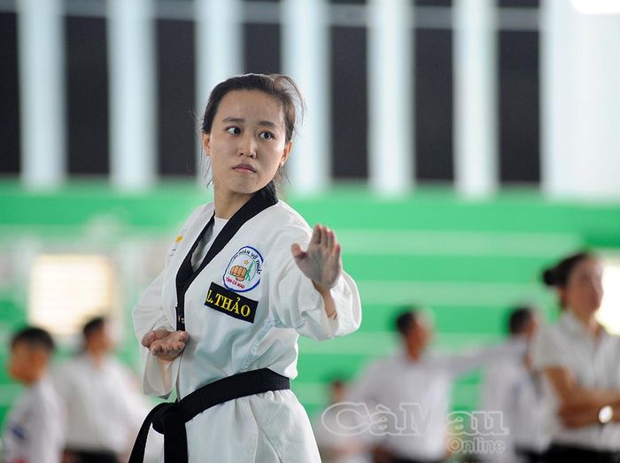 Võ sinh thực hiện phần thi chuyên môn để đánh giá năng lực và bản lĩnh võ đạo.