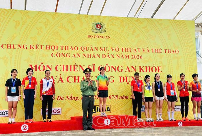 Đội tuyển Công an tỉnh Cà Mau đoạt Huy chương Đồng đồng đội chạy việt dã nhóm 28 tuổi trở lên.