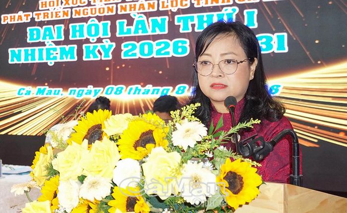  Bà Trần Ngọc Loan, Tổng Giám đốc Công ty TNHH Dịch vụ Du lịch và Vé máy bay Nice Tourist, Chủ tịch Hội Xúc tiến Thương mại và Phát triển nguồn nhân lực tỉnh Cà Mau, phát biểu bế mạc Đại hội.