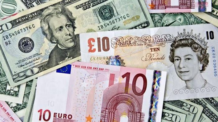 USD, euro và bảng Anh cùng neo ở mức cao trong bảng tỷ giá. Ảnh minh họa