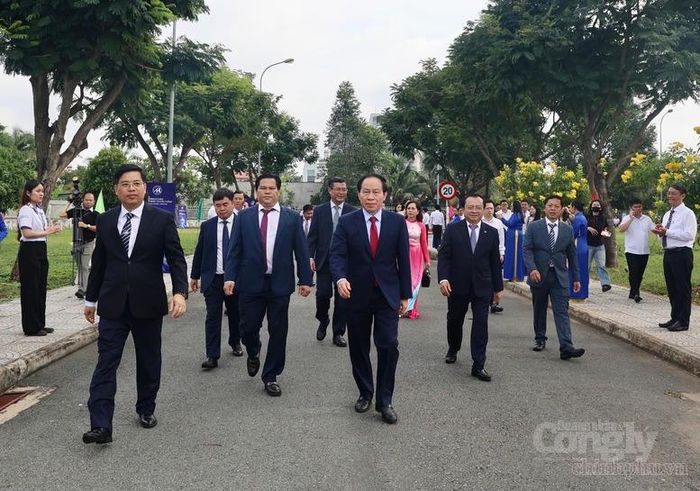 Phó Thủ tướng Chính phủ Lê Tiến Châu đến dự Lễ kỷ niệm 50 năm Ngày truyền thống Trường Đại học Tài chính - Marketing. Ảnh: VGP/Thu Sa