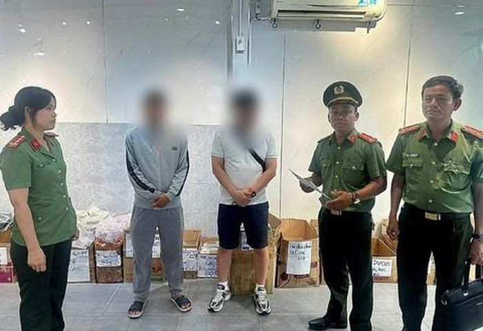 Cơ quan Công an công bố quyết định khởi tố vụ án.