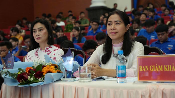 Quang cảnh hội thi