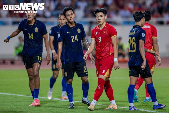 Đình Bắc hiện có tổng cộng 7 bàn cho đội tuyển Việt Nam. Ngoài 5 bàn tại ASEAN Cup 2026, anh từng ghi bàn vào lưới Philippines ở vòng loại World Cup 2026 và Nhật Bản tại Asian Cup 2023.