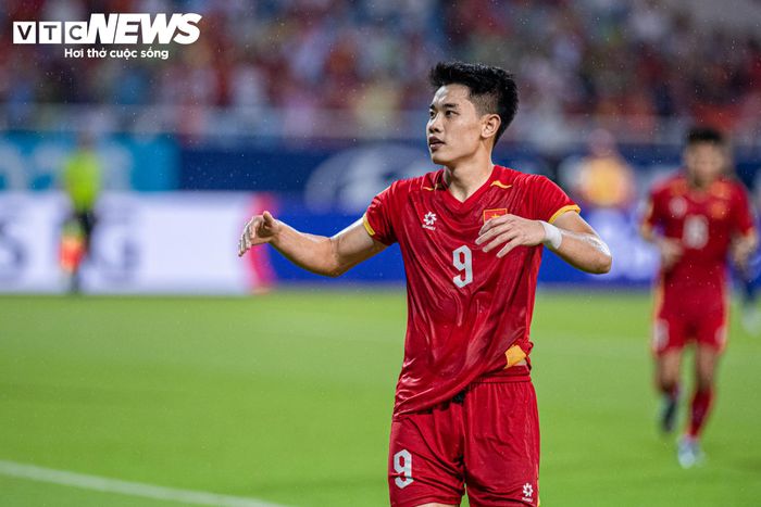 Với hai bàn thắng này, Đình Bắc đã có 5 pha lập công sau 4 trận tại ASEAN Cup 2026. Trước Campuchia, anh từng gây ấn tượng mạnh khi lập hat-trick trong trận gặp Timor Leste.
