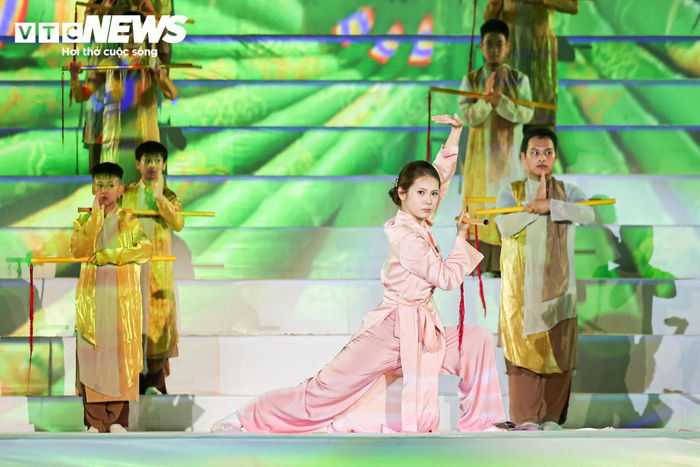 Trong khuôn khổ Festival, từ ngày 8 đến 9/8 sẽ diễn ra chuỗi hoạt động giao lưu và biểu diễn của các môn phái, võ phái, võ đường trong nước và quốc tế; trình diễn võ phục, binh khí truyền thống; trải nghiệm Vovinam, võ cổ truyền Việt Nam cùng các không gian trưng bày, giới thiệu văn hóa gắn với võ thuật tại Hoàng thành Thăng Long.