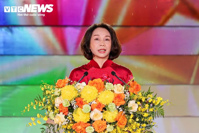 Phát biểu tại lễ khai mạc, Phó Chủ tịch UBND TP Hà Nội Vũ Thu Hà cho biết Festival Võ thuật Quốc tế Hà Nội 2026 với chủ đề “Hào khí Thăng Long - Tinh hoa võ Việt” được tổ chức tại Hoàng thành Thăng Long là hoạt động thiết thực nhằm cụ thể hóa Nghị quyết số 80-NQ/TW của Bộ Chính trị về phát triển văn hóa Việt Nam.