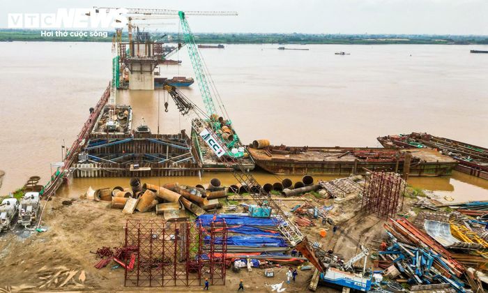 Theo tiến độ, phần bệ của nhiều trụ cầu hiện đạt khoảng 78%, thân trụ đạt khoảng 60%. Khối lượng đúc dầm thuộc phần kết cấu phía trên đã vượt 25%.