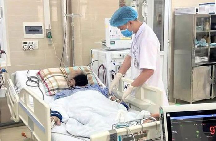 Bệnh nhân chạy thận nhân tạo phải ghi nhớ những lưu ý để tránh biến chứng (Ảnh: BVCC)