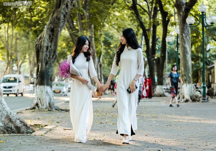 Tiết khí Xử thử là lúc trời tiết mát mẻ, bớt nóng, nắng đẹp phù hợp để đi dạo. (Ảnh: Ngô Nhung)