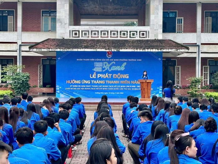 Một hoạt động của Trường Phổ thông Hermann Gmeiner Vinh khóa học trước.