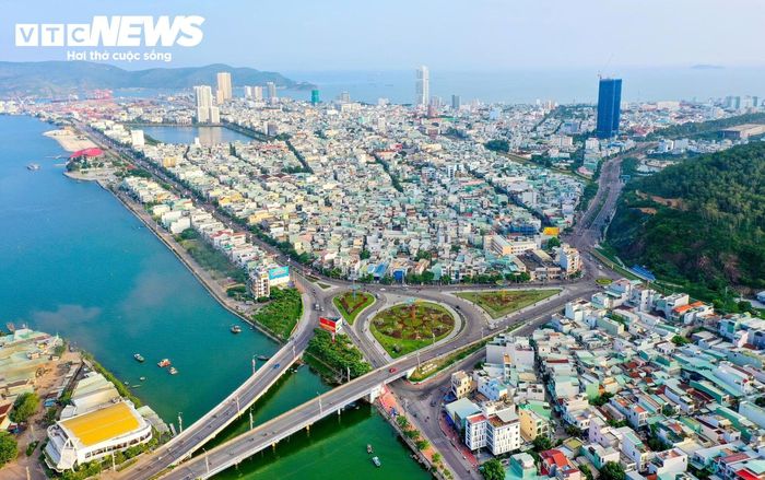 Nút giao ngã 5 Đống Đa - Hoa Lư từ lâu được xem là “huyết mạch” giao thông quan trọng bậc nhất của phố biển Quy Nhơn (tỉnh Gia Lai). Đồng thời cũng là điểm nóng ùn tắc tại cửa ngõ phía Bắc dẫn vào trung tâm Quy Nhơn.
