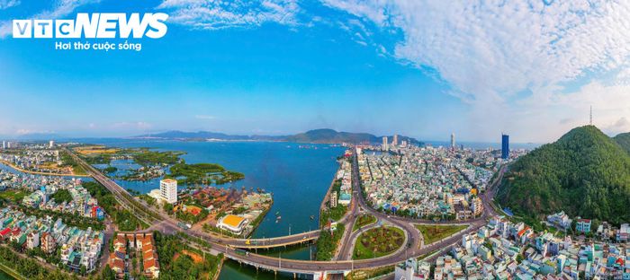 Ngã 5 Đống Đa là một trong những khu vực có mật độ giao thông đông đúc nhất trên địa bàn Quy Nhơn (Gia Lai). Đây là khu vực nằm trên tuyến QL19 kết nối với cảng Quy Nhơn nên lượng xe container, xe tải trọng lớn đi qua đây rất lớn. Cùng với đó là tồn tại nhiều điểm giao cắt đồng mức, gây xung đột dòng phương tiện khi người dân lưu thông từ nhiều hướng. Nhất là phương tiện đi từ cảng lên hướng các đường Hoa Lư, Võ Nguyên Giáp và từ hướng đường Võ Nguyên Giáp qua Đống Đa.