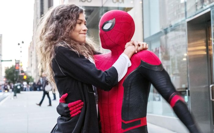 Còn ở “Spider-Man: Brand New Day”, mỹ nhân vào vai MJ (Michelle Jones-Watson). Dù thời lượng xuất hiện không quá nhiều, vai diễn vẫn giữ vị trí đặc biệt trong mạch truyện. 