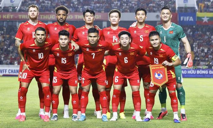 Đội tuyển Việt Nam đứng đầu bảng A với 10 điểm, gặp đội nhì bảng B là Malaysia ở trận bán kết.