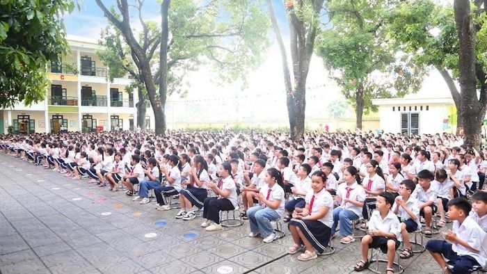 Học sinh tại trường Tiểu học Trần Quốc Toản, nay là trường Tiểu học Dương Nội. Ảnh Thu Oanh