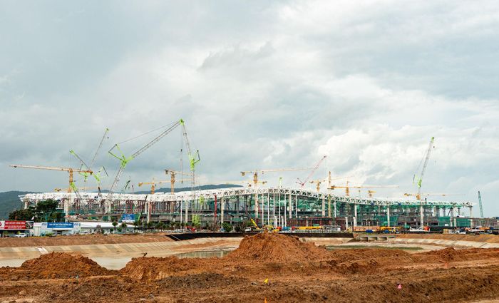 Nhà ga T2 dần khép lại phần kết cấu chính. Ảnh: Ánh Dương.