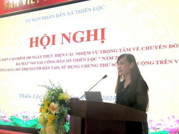 Trưởng phòng Văn hóa - Xã hội xã Thiên Lộc Nguyễn Thị Nhàn phát động đợt cao điểm. Ảnh: Hy Ninh
