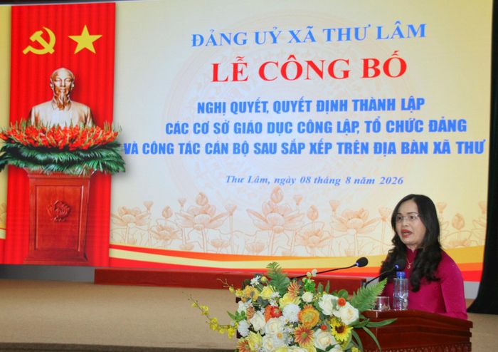 Hiệu trưởng Trường Tiểu học và THCS Thư Lâm Nguyễn Thị Kim Phụng phát biểu nhận nhiệm vụ mới. Ảnh: Vũ Linh