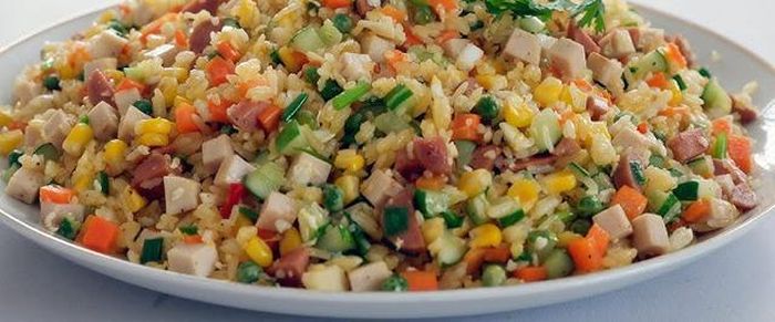 Món cơm ngũ sắc kết hợp nhiều loại nguyên liệu mang đến cho bạn một bữa ăn ngon, đơn giản và đầy đủ dinh dưỡng.
