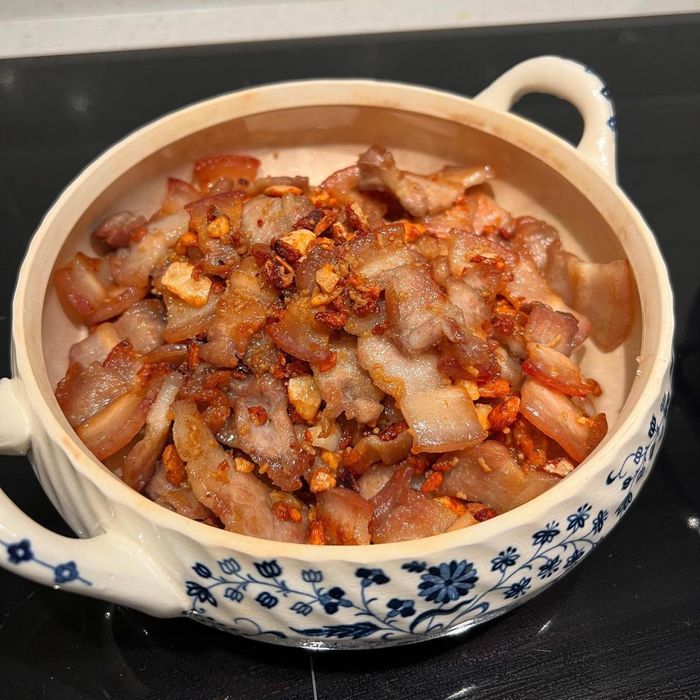 Là phu nhân hào môn, Tăng Thanh Hà vẫn ưa thích các món ăn bình dân, tự đi chợ chọn mua nguyên liệu về nhà nấu. Sở trường của người đẹp là những món dân dã như cá kho, tôm tép rang, thịt kho, ba rọi cháy cạnh, cơm tấm... đậm vị quê hương.