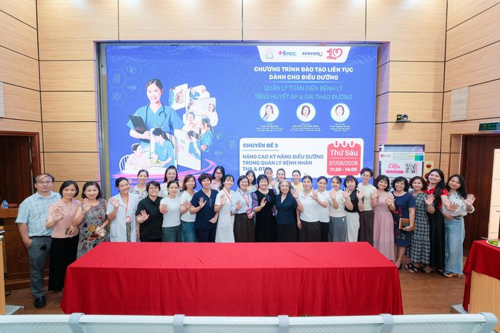 Các chuyên gia, giảng viên và một số điều dưỡng, cán bộ y tế tham dự chuyên đề 3. Ảnh: Hạnh Dung