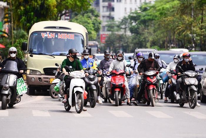 Miền Bắc, miền Trung đang trải qua đợt nắng nóng dài ngày. Ảnh: Tuấn Anh