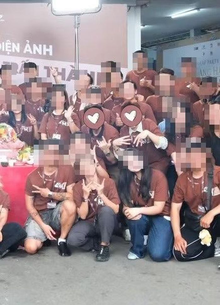 Võ Điền Gia Huy được cho là một trong hai chàng trai giấu mặt.