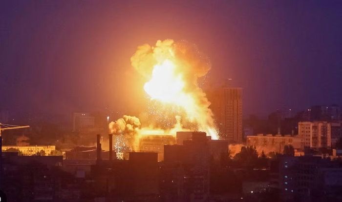 Tuy nhiên, hiệu quả của Patriot phụ thuộc hoàn toàn vào nguồn tên lửa đánh chặn. Theo các quan chức Ukraine, kho dự trữ của Mỹ đã suy giảm sau các chiến dịch quân sự tại Trung Đông, trong khi nhu cầu từ nhiều đồng minh khác cũng tăng lên, khiến lượng đạn viện trợ cho Kiev giảm đáng kể.