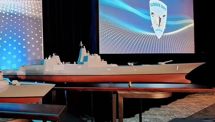 CBO cho biết chiến hạm đầu tiên của lớp Trump, dự kiến mang tên USS Defiant, sẽ có chi phí chế tạo khoảng 23,4 tỷ USD. Con tàu dự kiến được khởi đóng vào năm 2028 và cần 8 năm để hoàn thành.