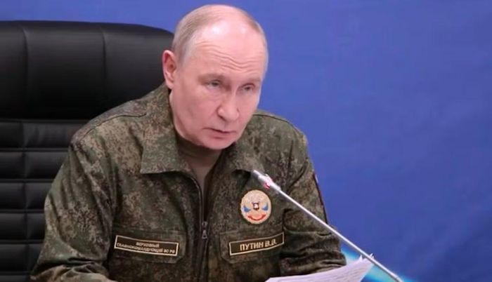 Tổng thống Nga Vladimir Putin ngày 28/6 thừa nhận có "thiếu hụt nhiên liệu nhất định", nhưng cho rằng tình hình chưa nghiêm trọng.