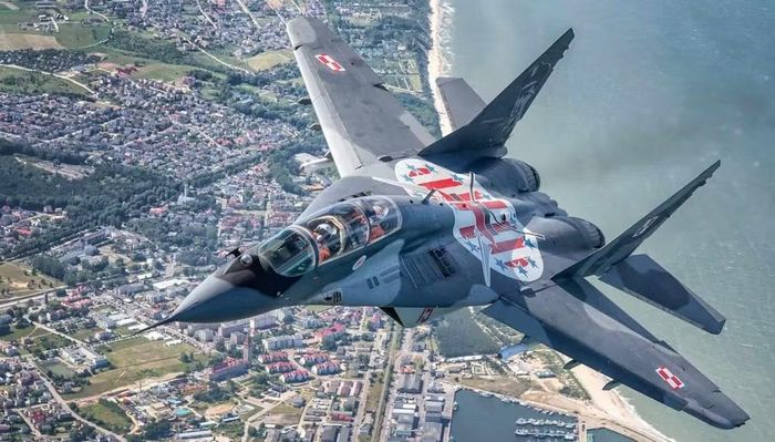 Warsaw có ý định rõ ràng đó là chuyển giao cho Ukraine 4 máy bay chiến đấu MiG-29 mà Không quân Ba Lan đã cho ngừng hoạt động. Điều này đã được Đại sứ Ukraine tại Ba Lan - ông Vasyl Bodnar phát biểu trong một cuộc phỏng vấn với ấn phẩm "Sự thật châu Âu".