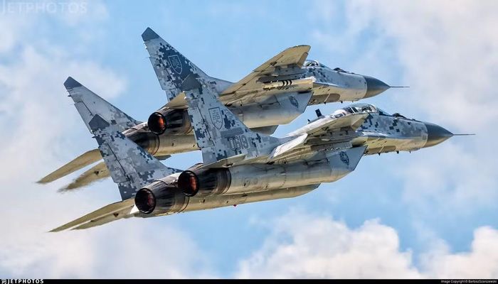 "Tuy nhiên phía Ba Lan có ý chí chính trị rõ ràng trong việc chuyển giao những chiếc MiG này cho chúng tôi. Có sự đồng thuận về vấn đề này, không ai phản đối".